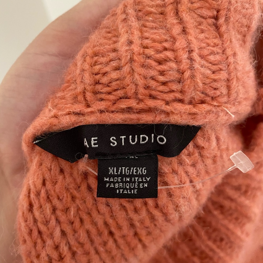 Sweater - Picture 2 of 5
